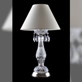Lampe de table à 1 ampoule en cristal argenté avec amandes taillées et l'abat-jour blanc