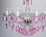 Lustre à 8 bras en cristal avec bras en verre lisse et amandes violettes fuchsia taillées