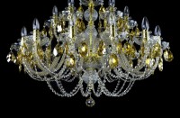 Cette taille de lustre jaune convient, par exemple, dans une salle à manger au-dessus de la table.