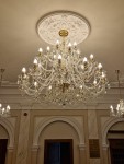 Lustre dans le hall de l'hôtel