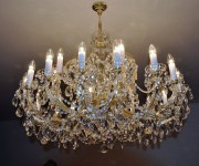 Large Theresian chandelier with gold metal and square artistic cut