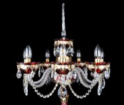 Vue d'un glaçon en cristal et des 7 branches en verre d'une lampe de table décorative