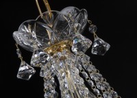 Partie supérieure du lustre pyramidal - fixation des chaînes de cristal