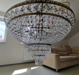 a partie inférieure du lustre en forme de panier