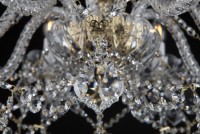 Détail d'une pendeloque française de qualité dans la partie inférieure du lustre