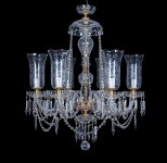 Lustre de Louis XIV en cristal avec vases en verre.