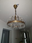 Lustre pour éclairer le couloir de l'appartement