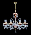 Un lustre rouge éclatant convient par exemple à un salon.