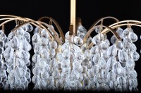 Détail des baies individuelles en verre cristallin - elles peuvent contenir des bulles qui reflètent magnifiquement la lumière dans l'espace.