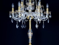 Détail de la lampe en verre pour être posée sur le sol
