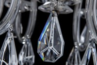 Détail de la taille géométrique mettant en valeur la forme en amande du cristal
