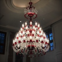 Grand lustre en cristal rouge rubis personnalisé pour l'intérieur de la bijouterie