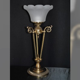 Lampe de table en cristal à 1 ampoule en laiton moulé avec abat-jour en verre sablé