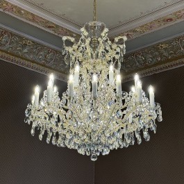 Lustre « Marie-Thérèse » à 24 + 1 ampoules, avec des amandes en cristal, en laiton doré brillant