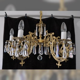 Lustre à 6 bras en laiton moulé avec des sabots en cristal taillé