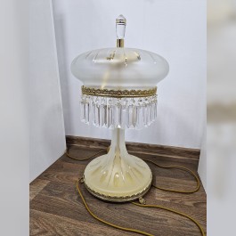 Lampe en verre massif sablé, avec des découpes profondes réalisées à la main