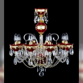 Un lustre en cristal rouge rubis de taille moyenne