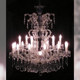 Lustre en cristal de Marie-Thérèse à 18 flammes en argent avec des pendeloques en cristal