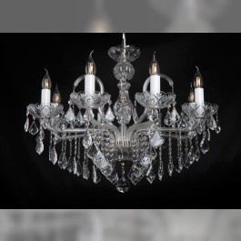 Lustre dans un intérieur moderne avec garnitures en cristal