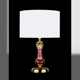 Lampe avec un abat-jour cylindrique en tissu et un socle en verre rubis