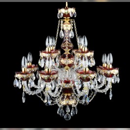 Le lustre est orné de fleurs en verre pilé (émail) sur fond doré.