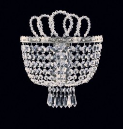Lampe en cristal à strass sur le mur de la chambre à coucher