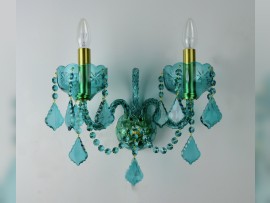 Applique murale bleu-vert avec des tubes en laiton doré.