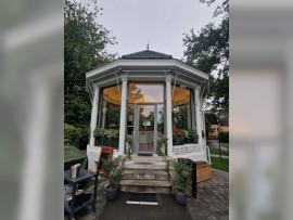 Grand lustre dans le belvédère du Café Hajecek, České Budějovice