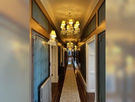 Lustres Baccarat dans l'intérieur réel d'une maison de luxe - Comté de Royaume-Uni (2)