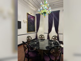 Ce lustre convient également aux pièces aménagées avec des meubles anciens, etc.