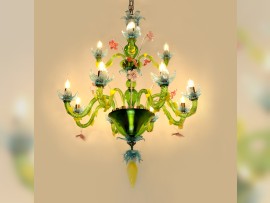 Détail d'un lustre de Murano allumé
