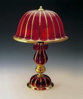 Luxurious ruby red table lamp with gold decoration
