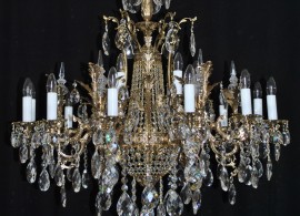 Detail if the chandelier