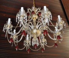 Lustre en cristal de style de Baccarat avec cloches rouges