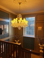 Lustres Baccarat dans l'intérieur réel d'une maison de luxe - Comté de Royaume-Uni (1)