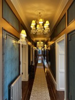 Lustres Baccarat dans l'intérieur réel d'une maison de luxe - Comté de Royaume-Uni (2)
