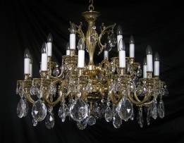 Massive crystal chandelier made of cast brass 18 bulbs
