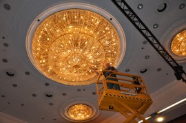 Washing of large basket chandeliers - Hotel Hilton Prague