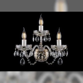 Grande applique murale à trois bras en cristal taillé, ornée d'or 24 carats et de fleurs en émail fin