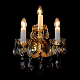 Applique Marie-Thérèse avec trois ampoules et un couvercle en verre d'une vasque en laiton dissimulant les câbles électriques (Lumière allumée)