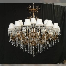 Grand lustre en cristal sur mesure, de diamètre 152 cm, en laiton moulé OR