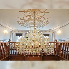Grands lustres en strass avec des branches en verre pour les halls d'entrée
