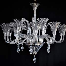 Lustre de design en cristal de Baccarat avec vases taillés et avec 18 ampoules