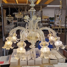Lustre de Murano à 8 branches en verre transparent avec des paillettes d'or 24 carats