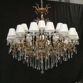 Grand lustre en cristal sur mesure, de diamètre 152 cm, en laiton moulé OR