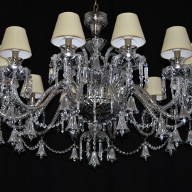 Lustre en cristal argenté à 12 bras fait sur mesure - réduit pour le plafond bas.