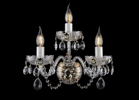 Grande applique murale à trois bras en cristal taillé, ornée d'or 24 carats et de fleurs en émail fin