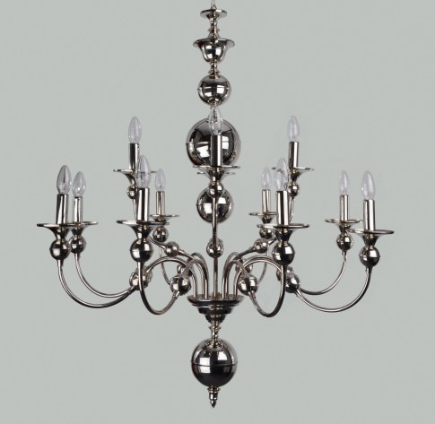 Lustre hollandais en argent à 12 bras, composé de pièces en laiton pressées manuellement