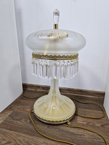 Lampe en verre massif sablé, avec des découpes profondes réalisées à la main