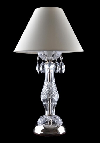 Lampe de table à 1 ampoule en cristal argenté avec amandes taillées et l'abat-jour blanc
